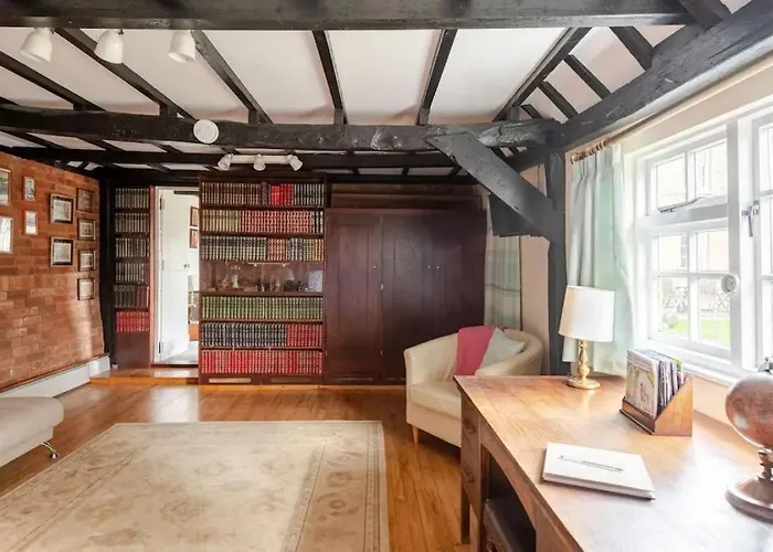 Cozy One-Bedroom Cottage In Great Tey