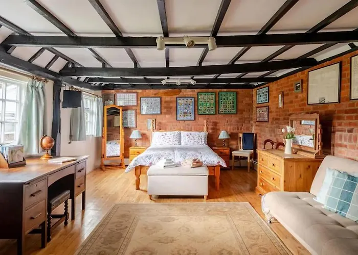 Cozy One-Bedroom Cottage In Great Tey